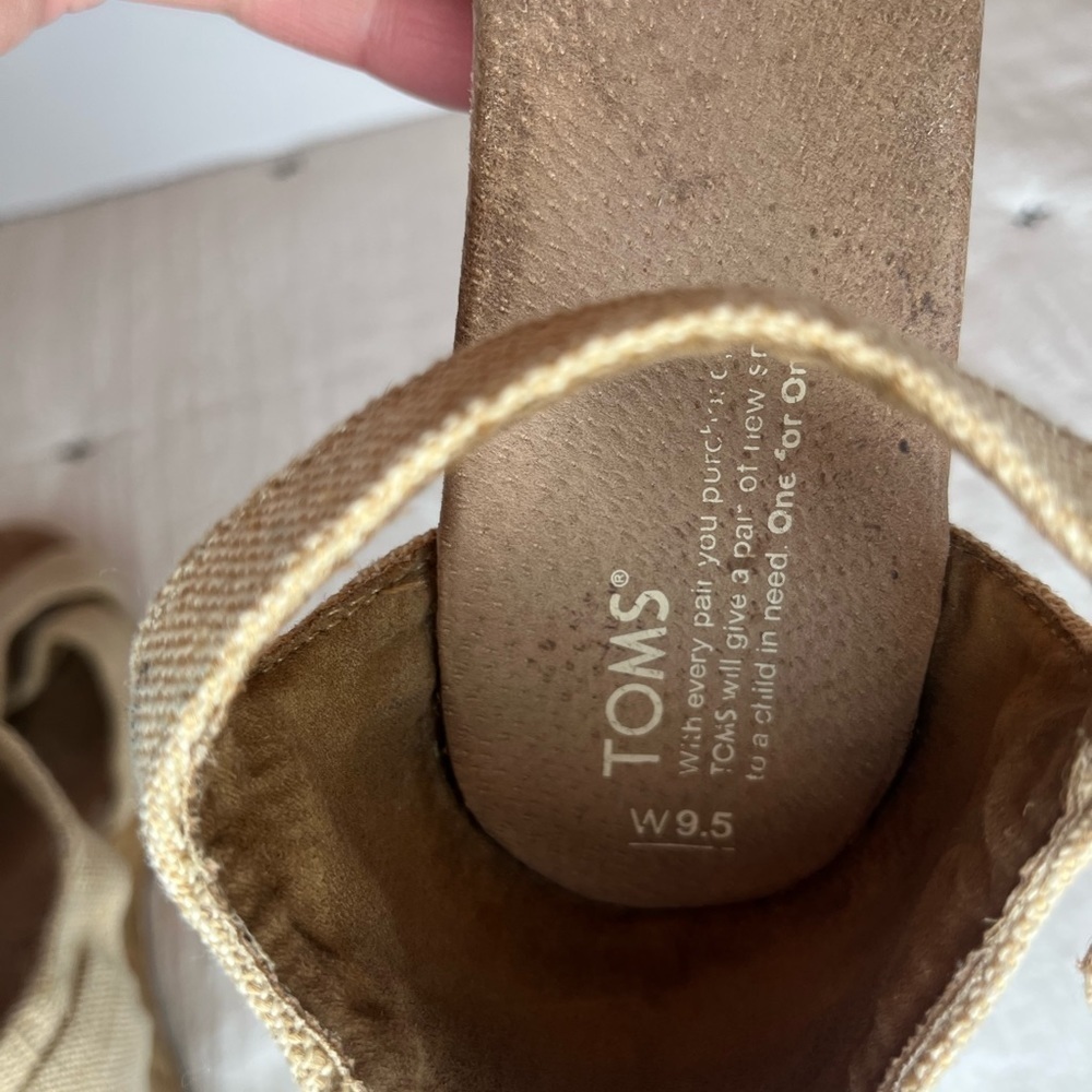 Toms Wedges Tan Size 9.5 - Picture 6 of 6